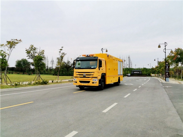 重汽豪沃大流量排水搶險(xiǎn)車