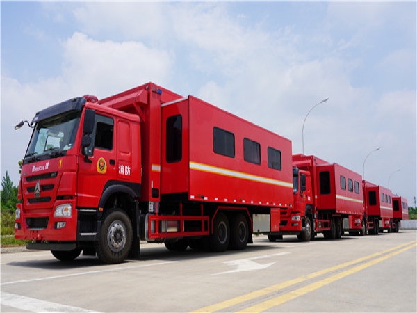重汽后雙橋宿營(yíng)車