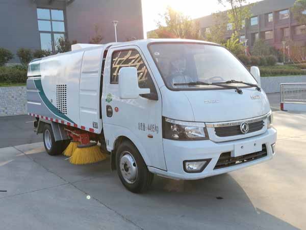 途逸小型純電動(dòng)掃路車